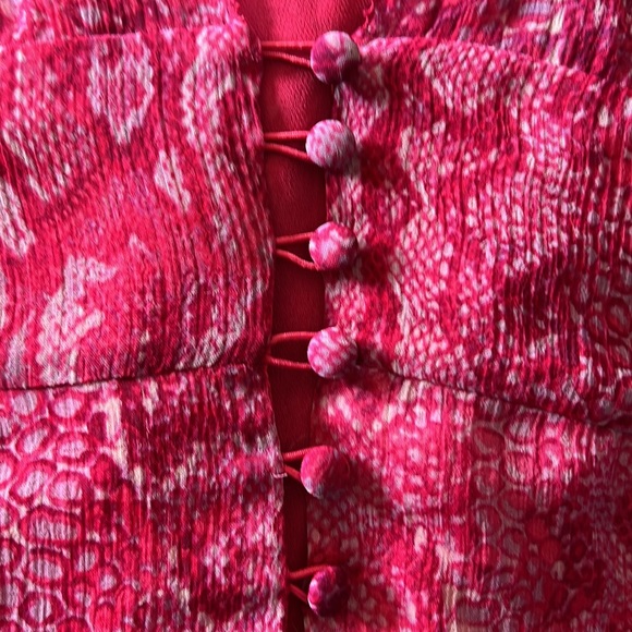 BCBGMAXIRIA Ruffled Pink Snake Skin Halter Top witha Button Up Back Size XS. - Picture 11 of 15